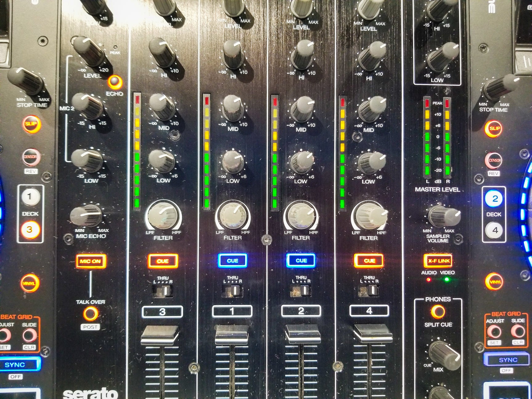 Denon MCX 8000 controller