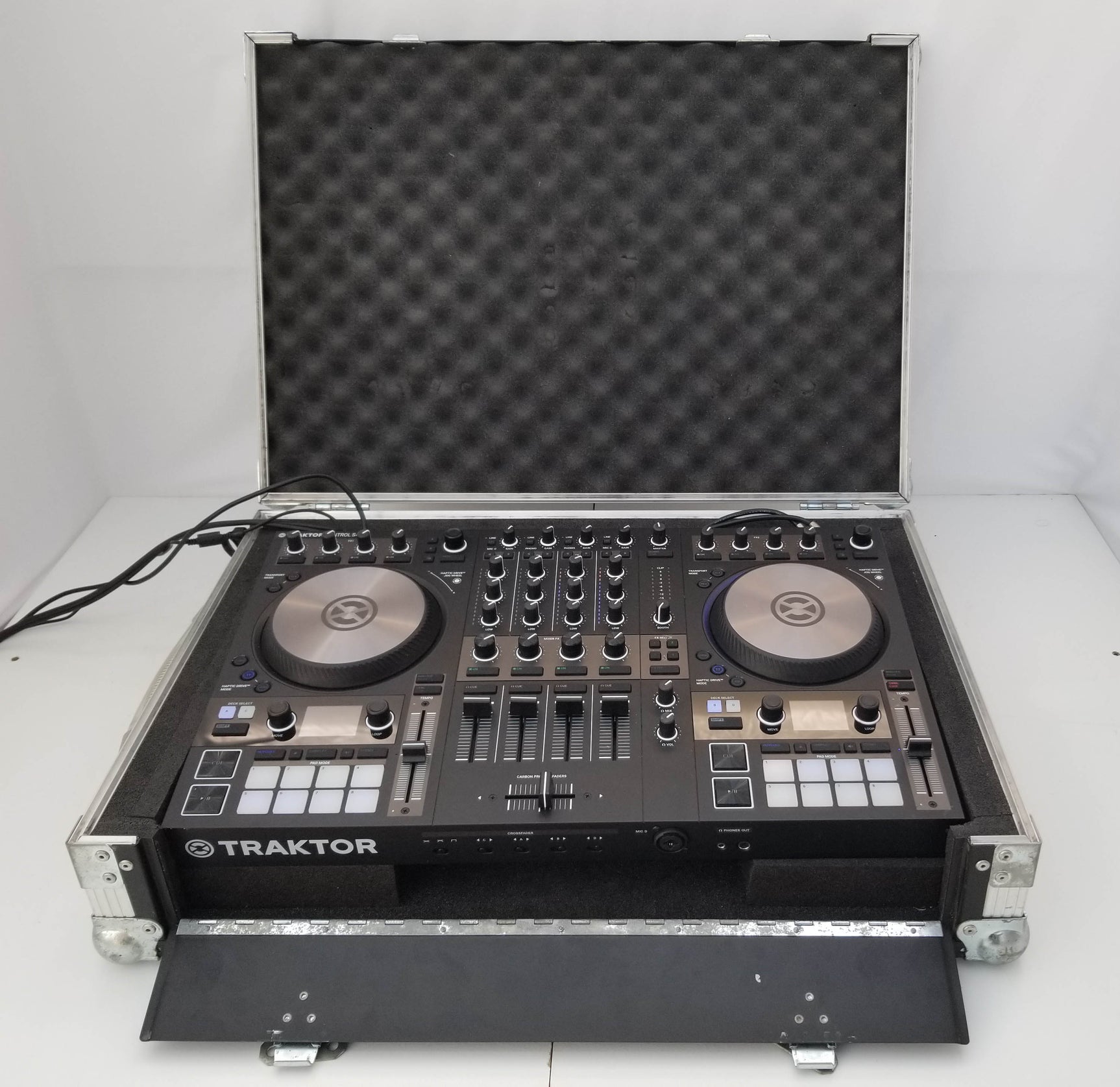 NATIVE INSTRUMENTS TRAKTOR KONTROL S4 MK3