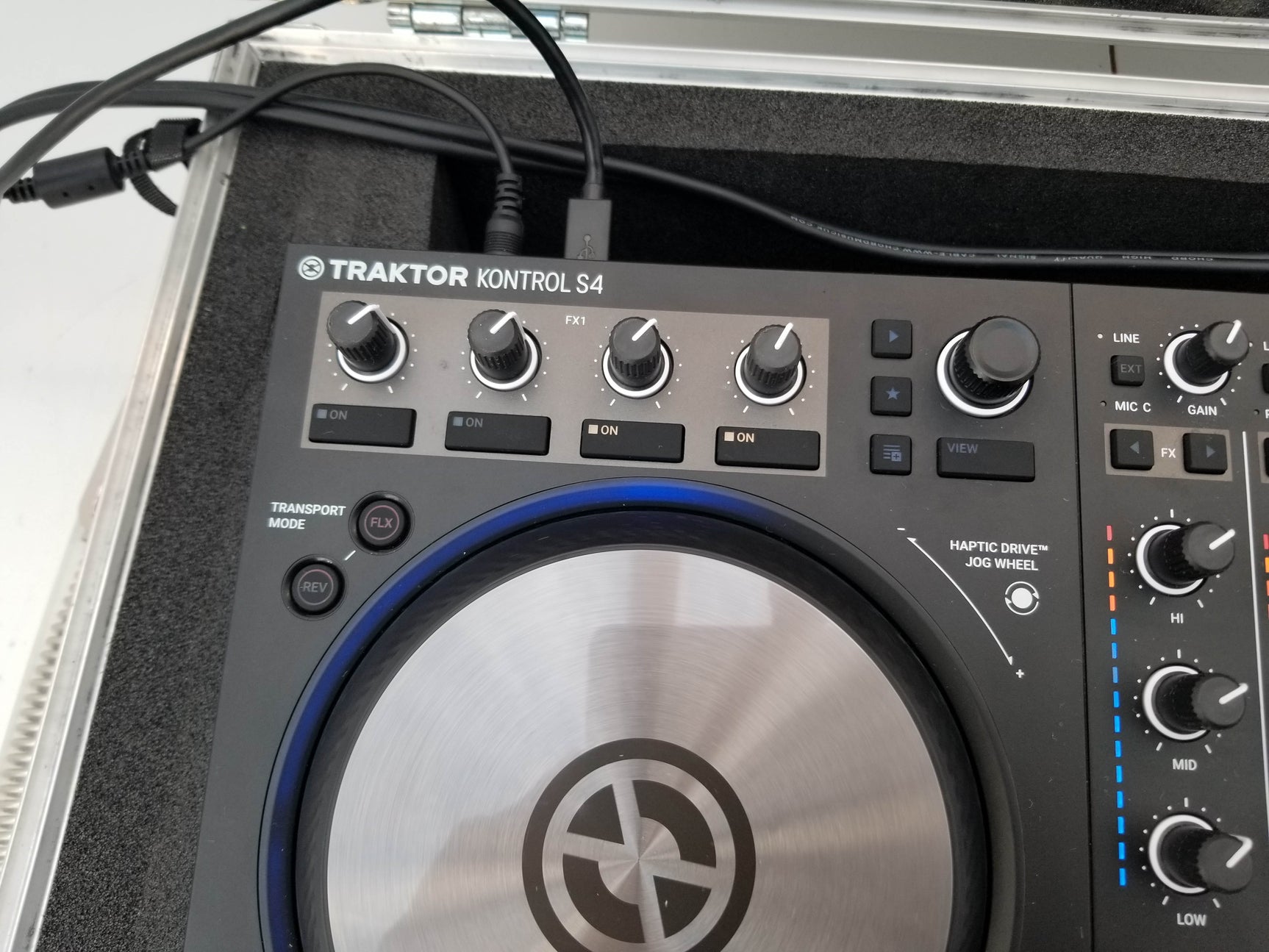 NATIVE INSTRUMENTS TRAKTOR KONTROL S4 MK3