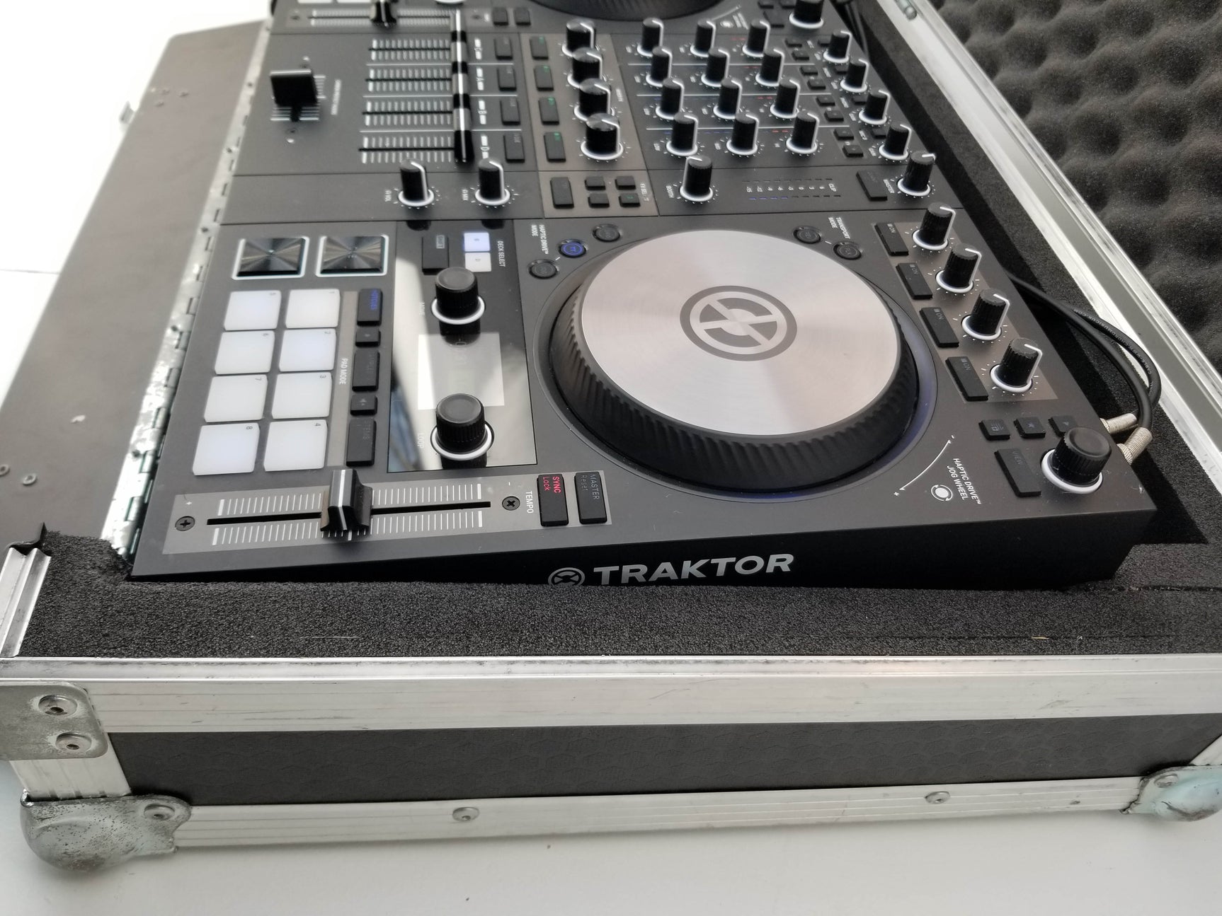 NATIVE INSTRUMENTS TRAKTOR KONTROL S4 MK3